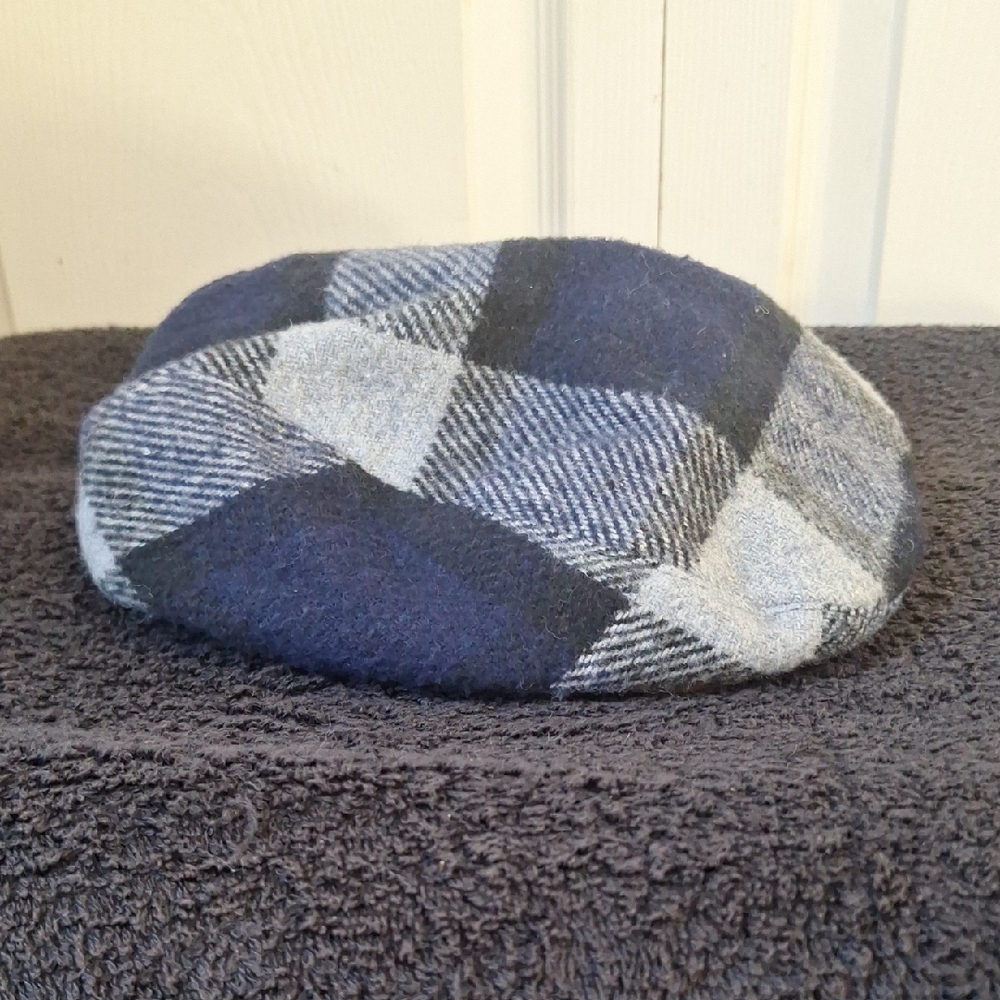 USA Made Wool/Leather Beret Hat Cap-S-Black Blue Plaid